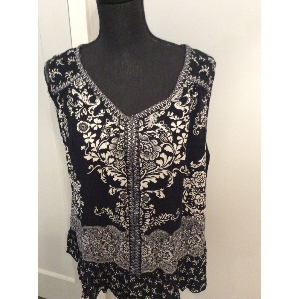 Bila Plus size XXL Black White Floral Sleeveless Top boho Flowy V Neck